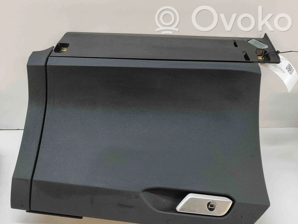 Audi e-tron Glove box 