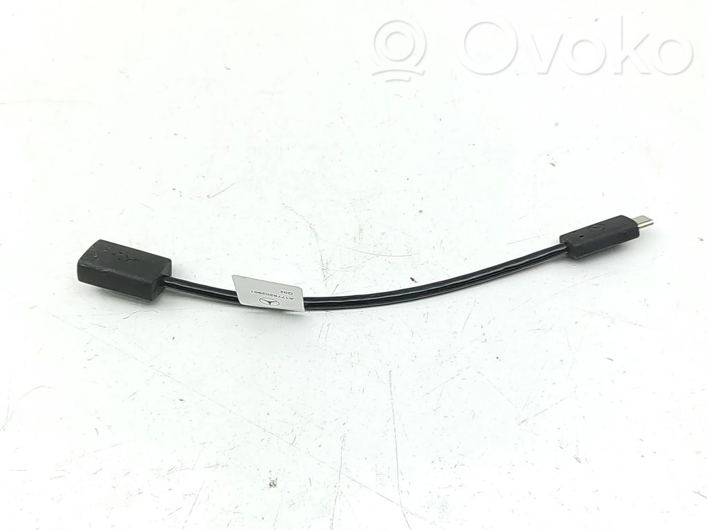 Mercedes-Benz GLA H247 Enchufe conector USB