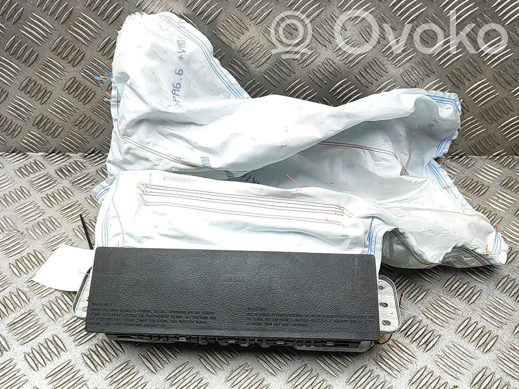 Mercedes-Benz GLA H247 Poduszka powietrzna Airbag chroniąca kolana 