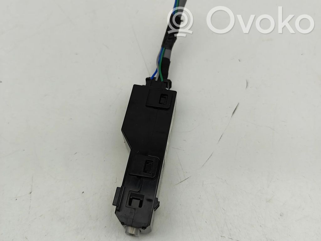 Lexus RZ Enchufe conector USB 