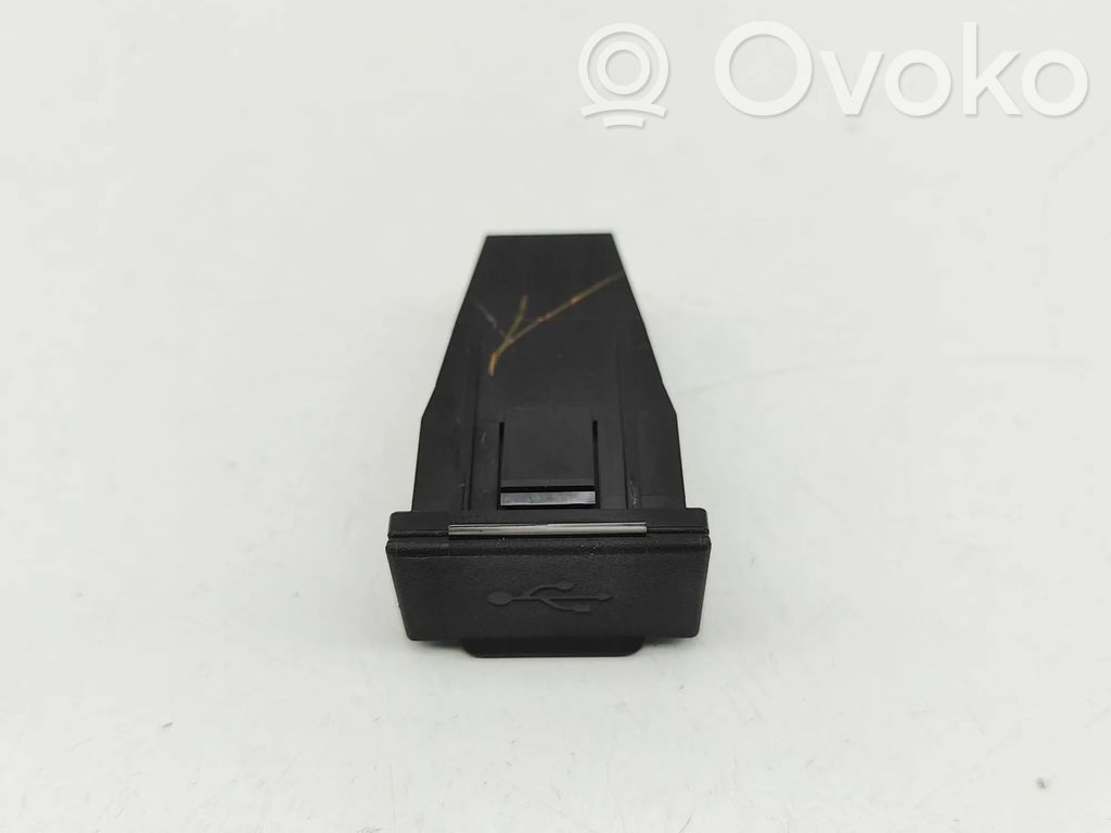Mitsubishi Outlander Enchufe conector USB 