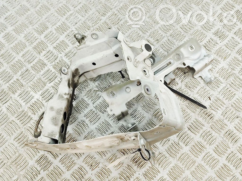 Volkswagen Touareg III Bridă fixare aripă față