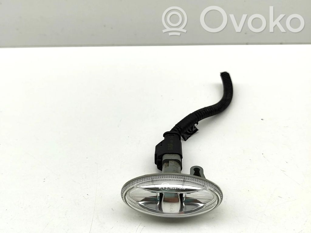 Opel Vivaro Semnalizator bară față