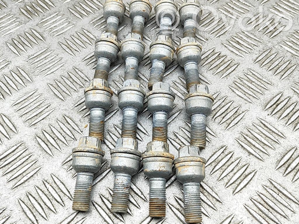 Audi Q3 F3 Tuercas/tornillos 