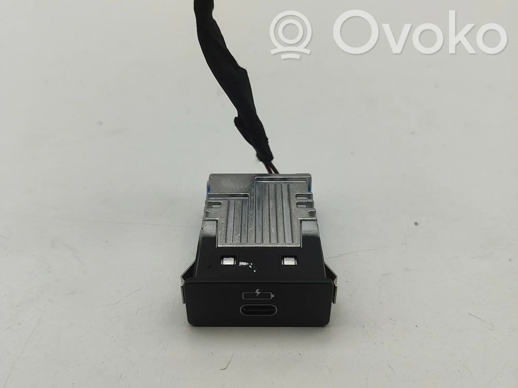 BMW X2 U10 USB socket connector 