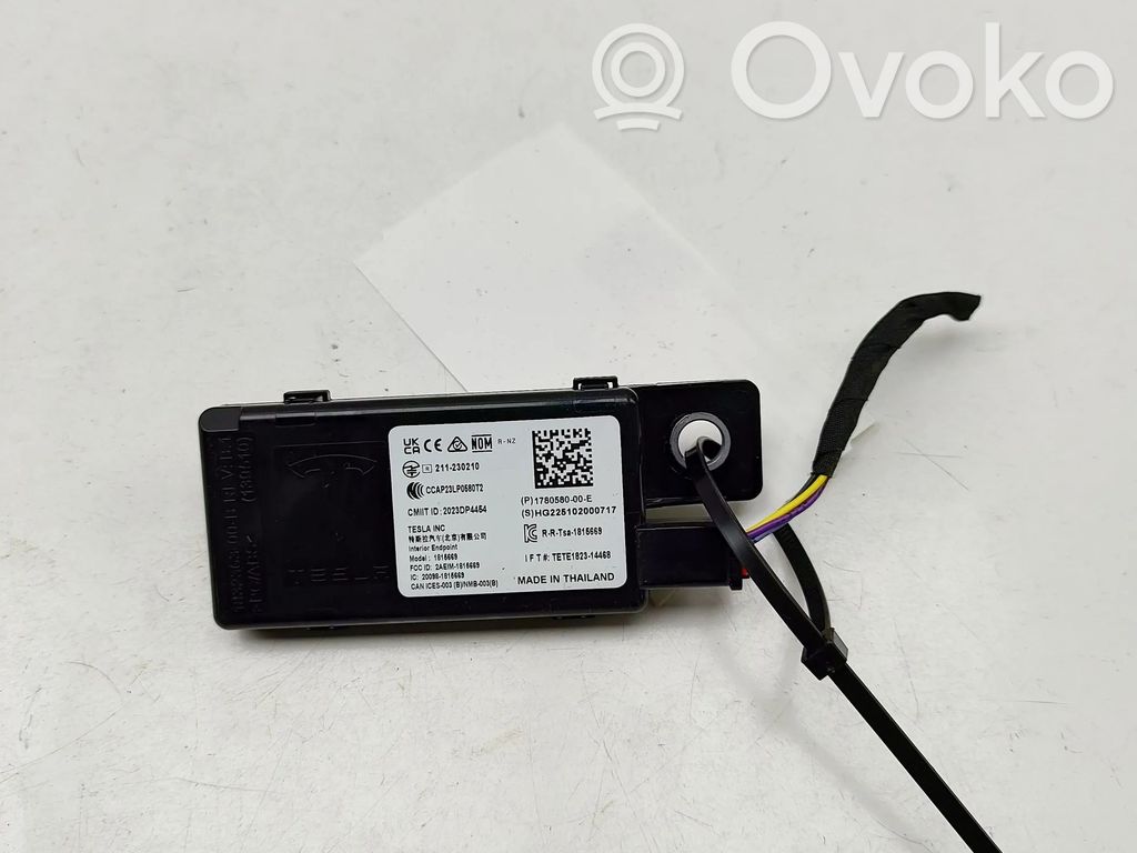 Tesla Model Y Juniper Aerial antenna amplifier 