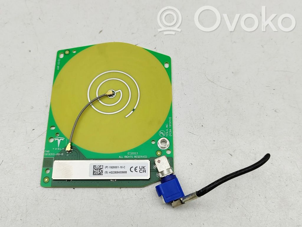 Tesla Model Y Juniper GPS-pystyantenni 