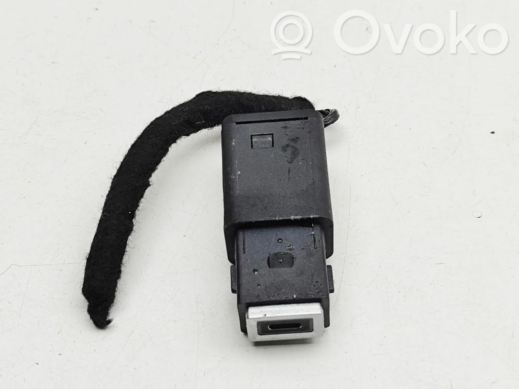 Peugeot 2008 II USB socket connector 