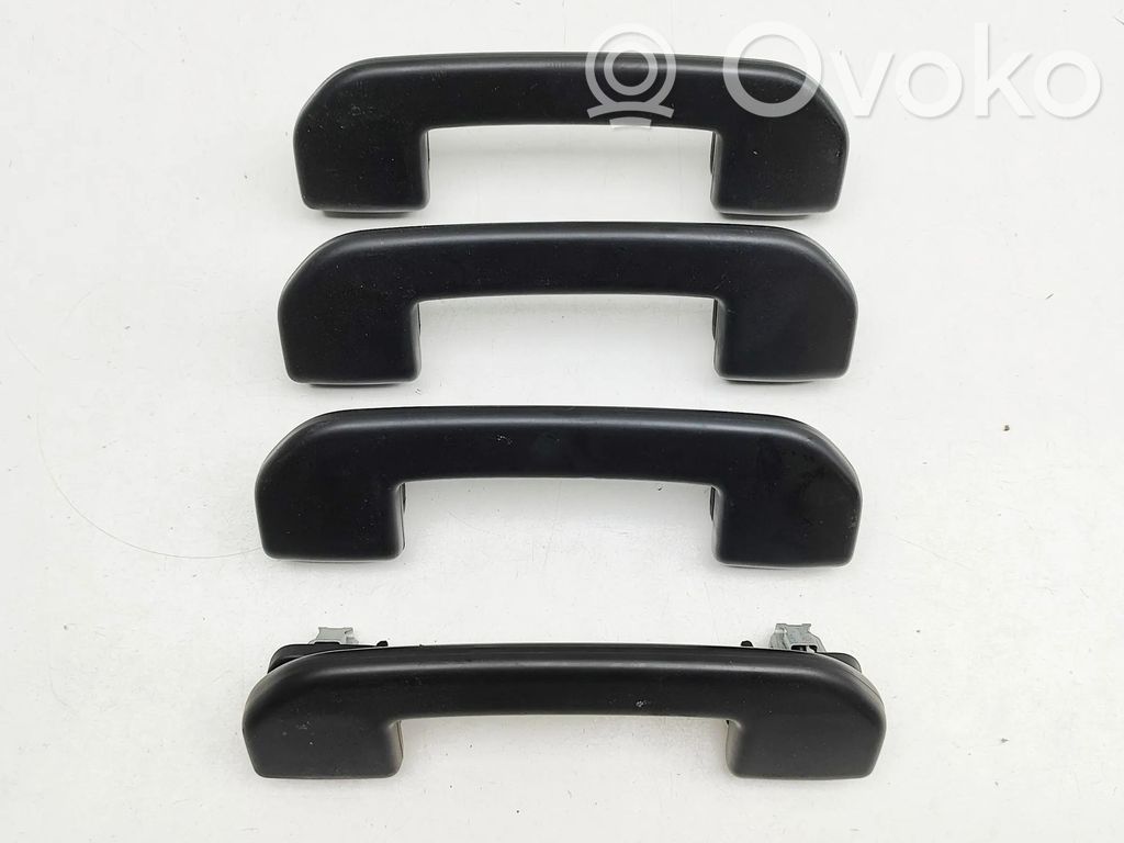 Peugeot 2008 II Un set di maniglie per il soffitto 