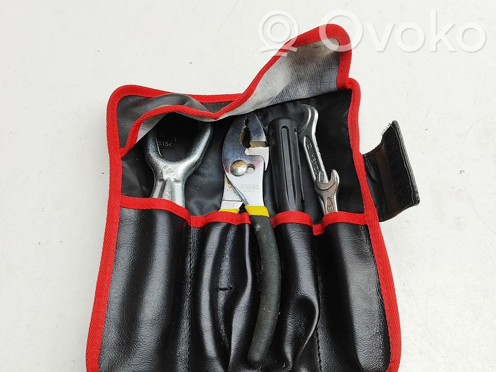 Mercedes-Benz GLA H247 Kit d’outils