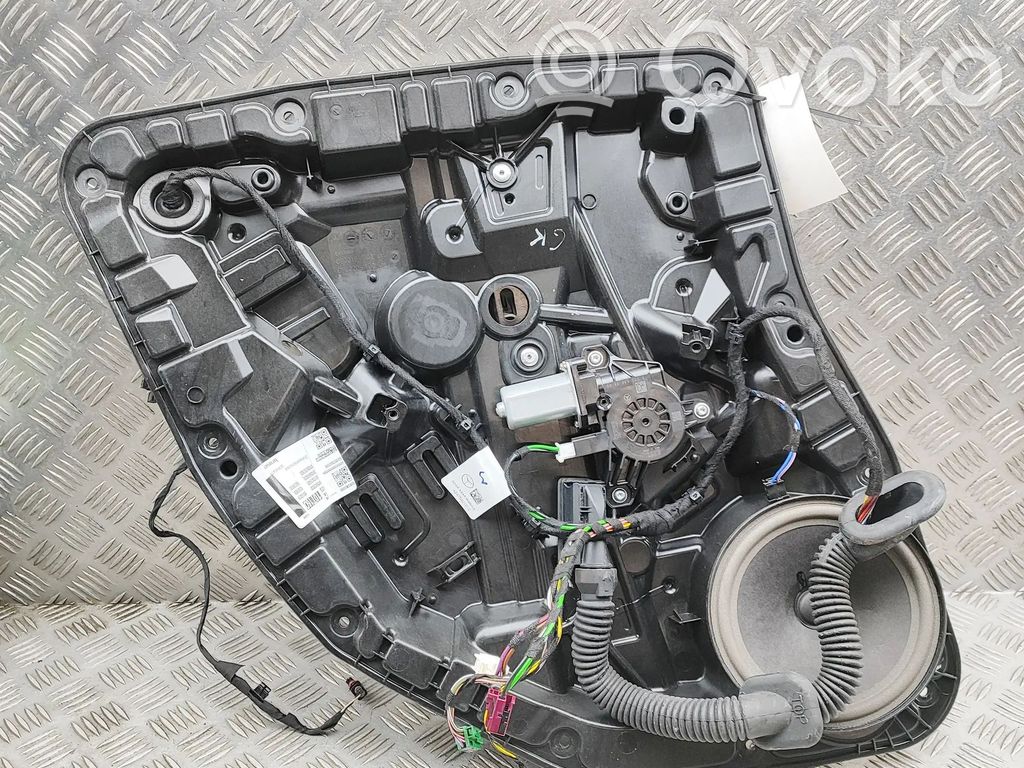 Mercedes-Benz GLA H247 Elektryczny podnośnik szyby drzwi tylnych
