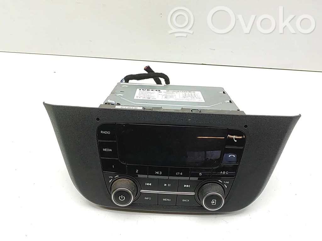 Iveco Daily 6th gen Panel / Radioodtwarzacz CD/DVD/GPS 