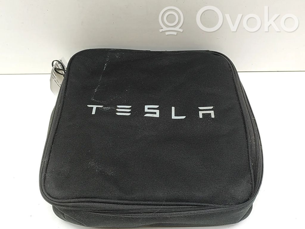 Tesla Model X Sähköauton latauskaapeli 