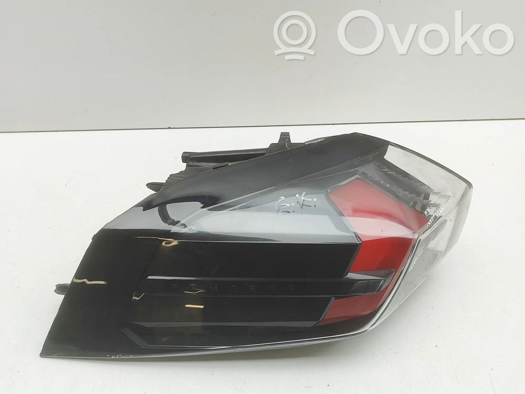 Peugeot 2008 II Lampa tylna 