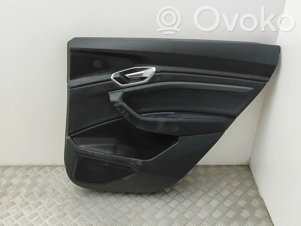 Audi e-tron Boczki / Poszycie drzwi tylnych 