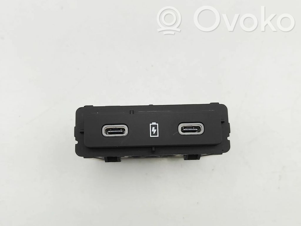 Renault Austral USB socket connector 