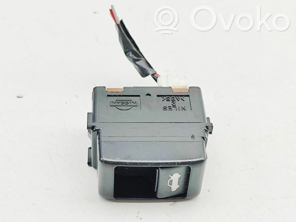 Botón interruptor de maletero abierto   25380JF00A