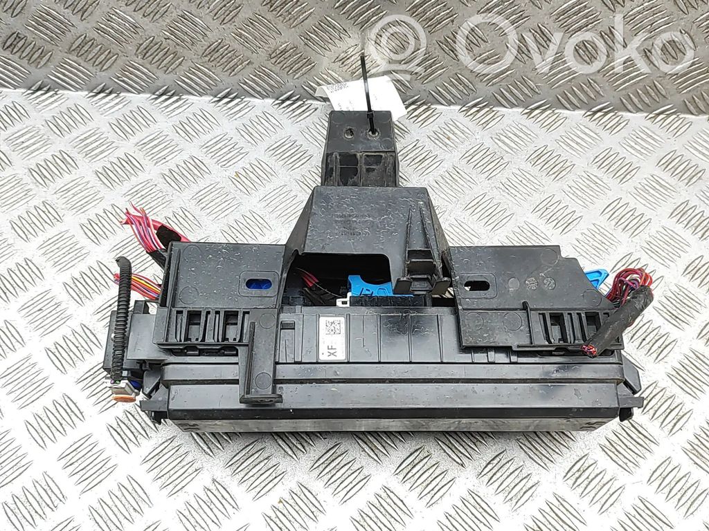 Tesla Model X Drošinātāju bloks 