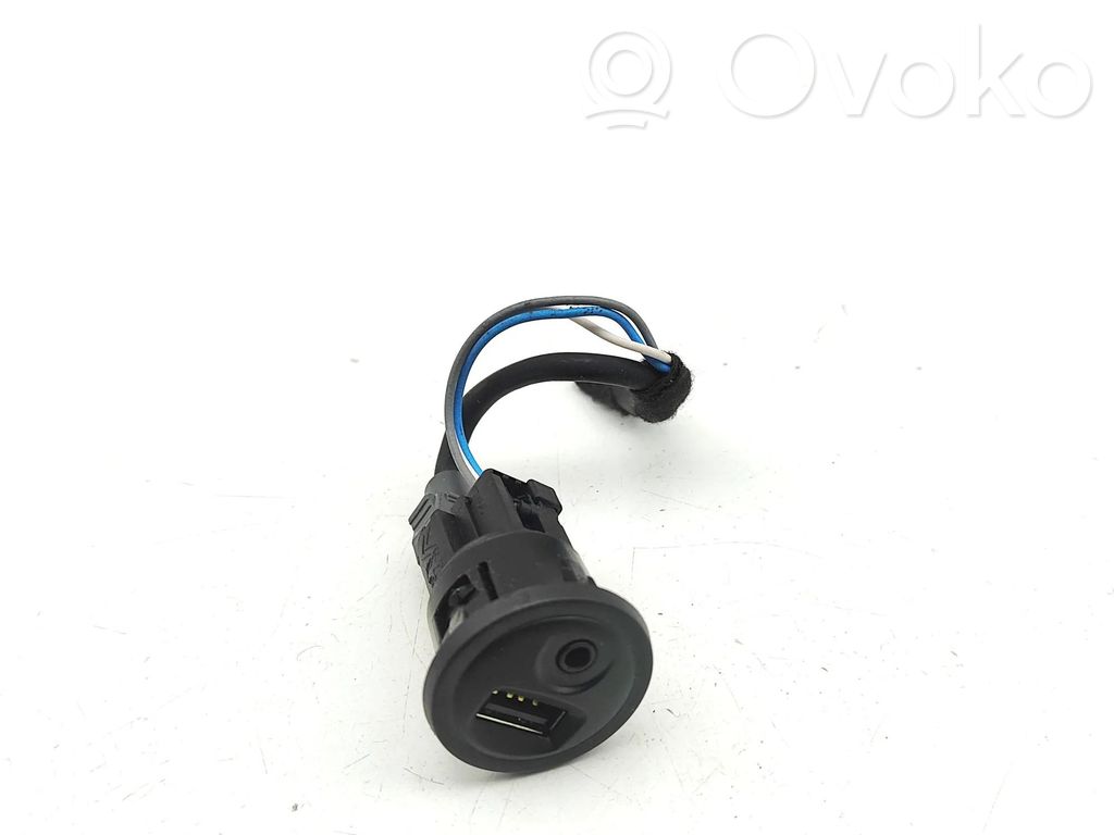 Peugeot 508 II Enchufe conector USB 