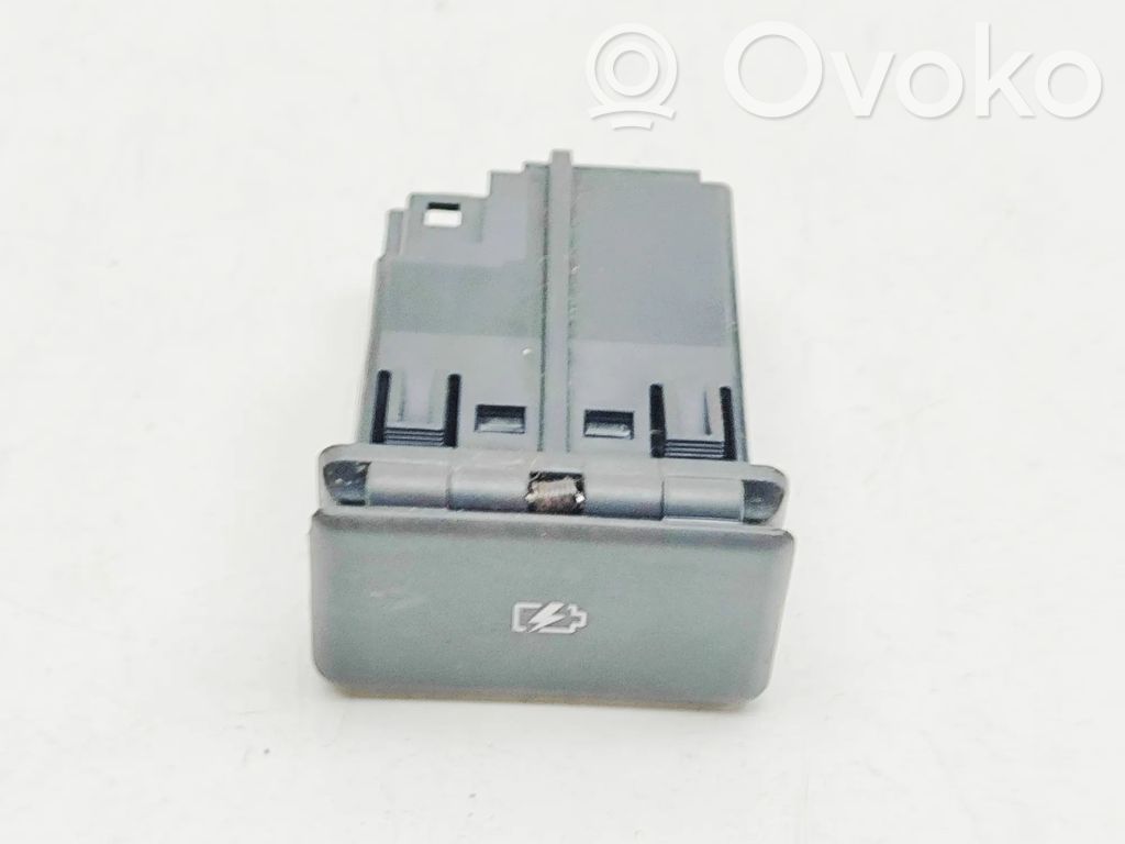 Nissan Leaf II (ZE1) Enchufe conector USB 