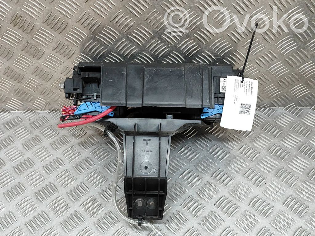 Tesla Model X Drošinātāju bloks 