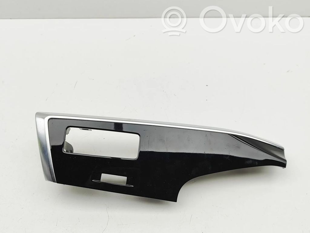 Audi Q7 4M Dashboard glove box trim 