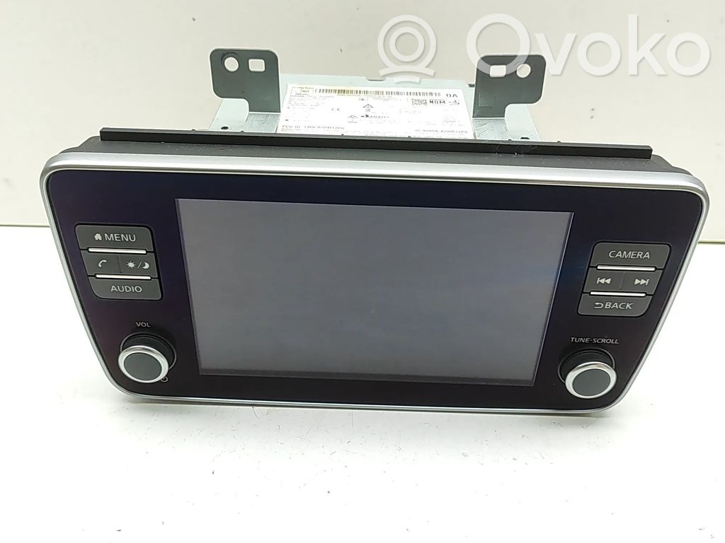 Nissan Leaf II (ZE1) Panel / Radioodtwarzacz CD/DVD/GPS 