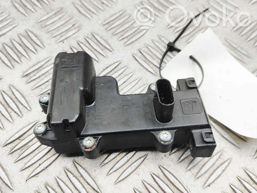 Unité de commande module de porte   104535400B