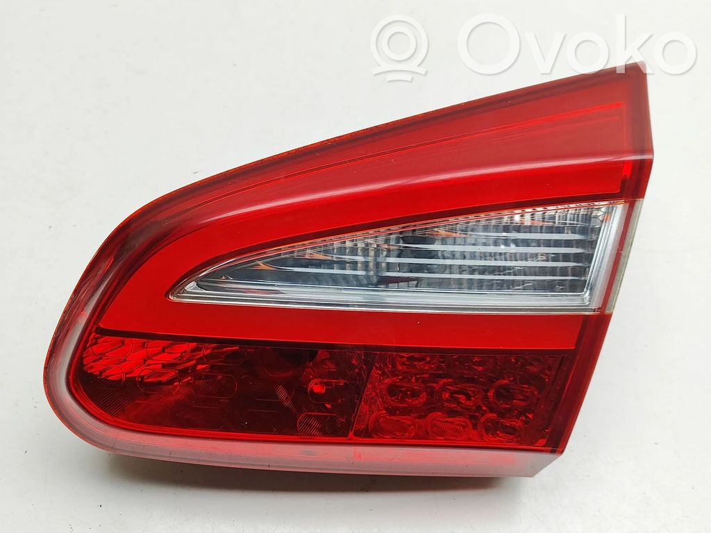 KIA Ceed Galinis žibintas dangtyje 