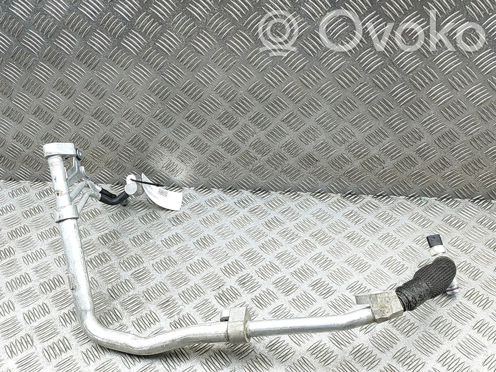 Porsche Taycan 9J1 Ilmastointilaitteen putki (A/C) 