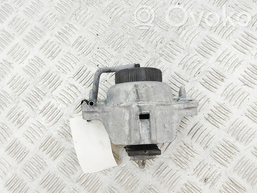 Engine mount bracket   GX736A003FC