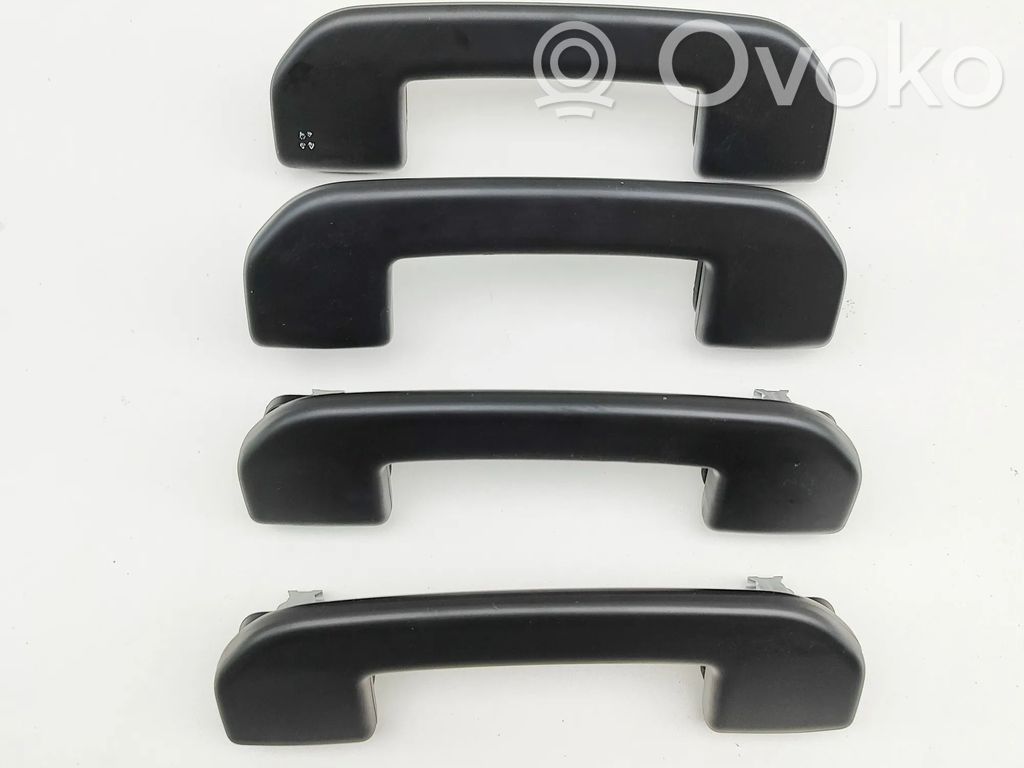 Peugeot 2008 II Un set di maniglie per il soffitto 