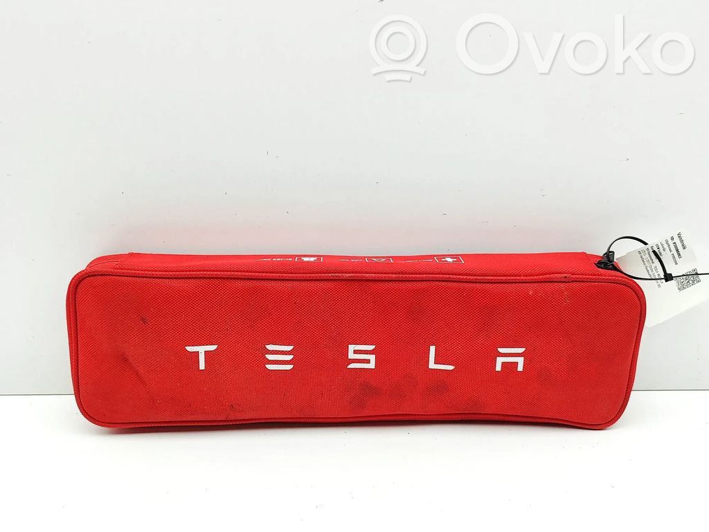 Tesla Model X First aid kit 