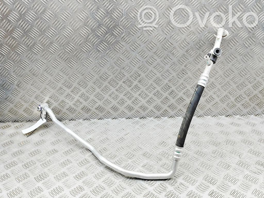 BMW X2 U10 Ilmastointilaitteen putki (A/C) 