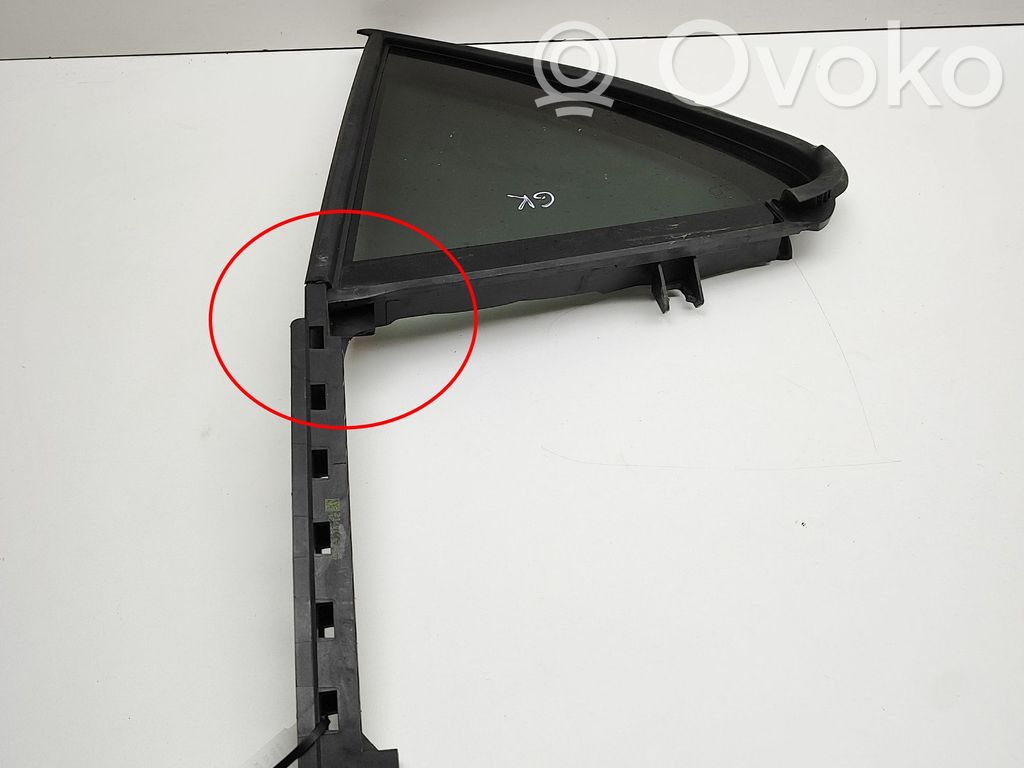 Toyota Yaris Cross Ventanilla de ventilación de la puerta trasera 