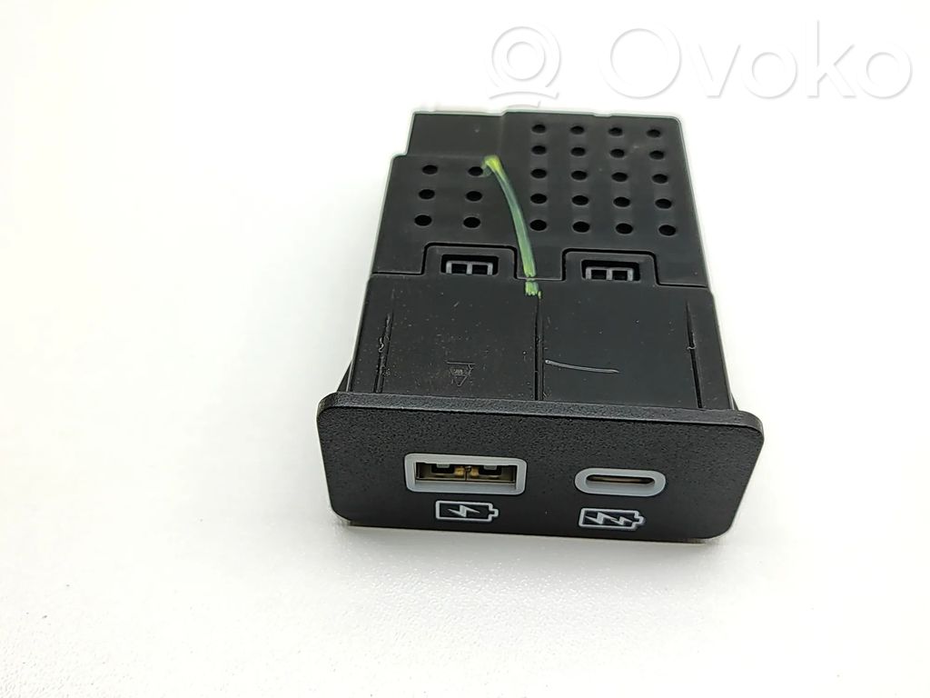 USB-pistokeliitin   STHP3798700Z