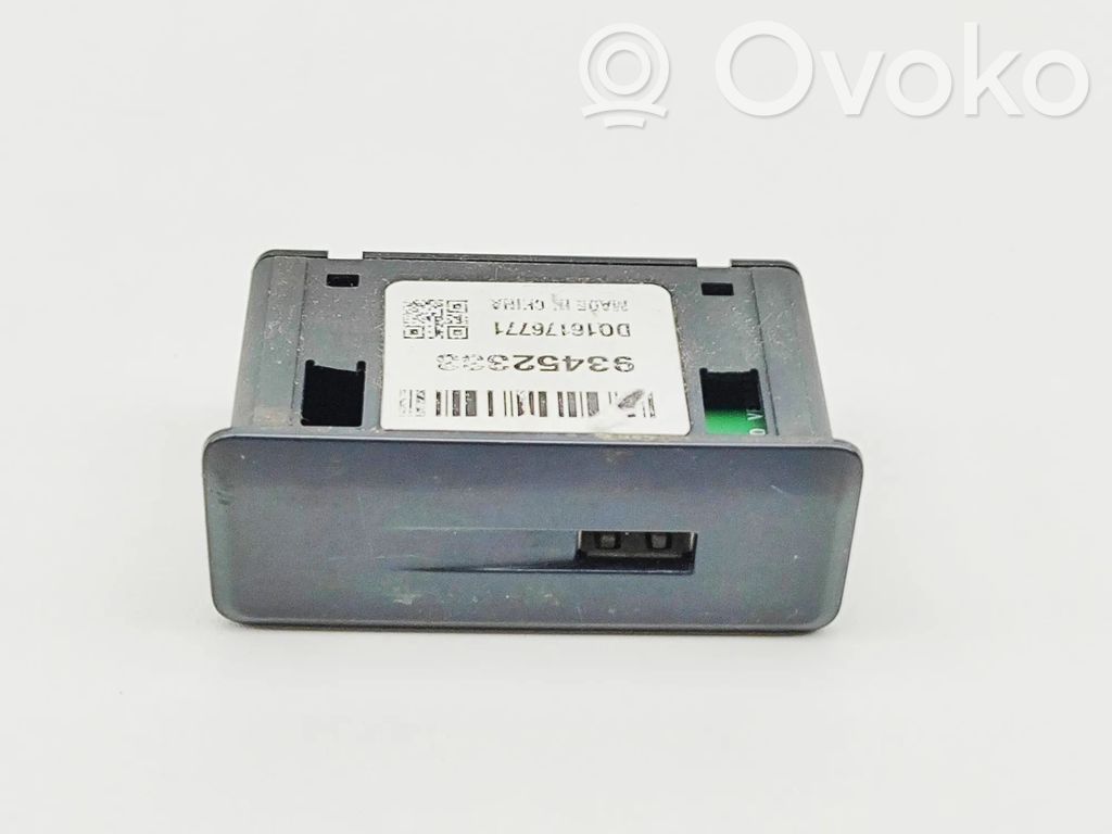 Opel Vivaro USB-Anschluss 