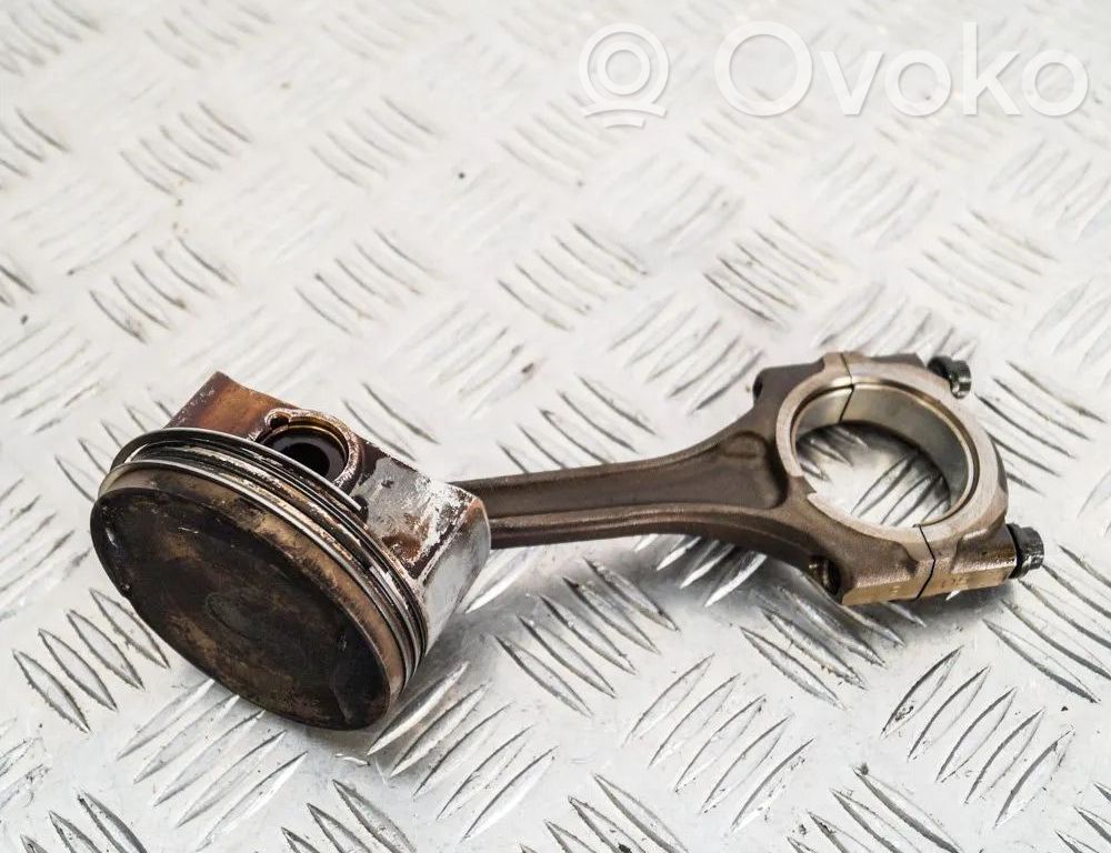 Lexus CT 200H Piston