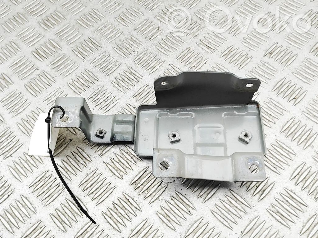 Renault Arkana Uchwyt / Mocowanie błotnika przedniego 