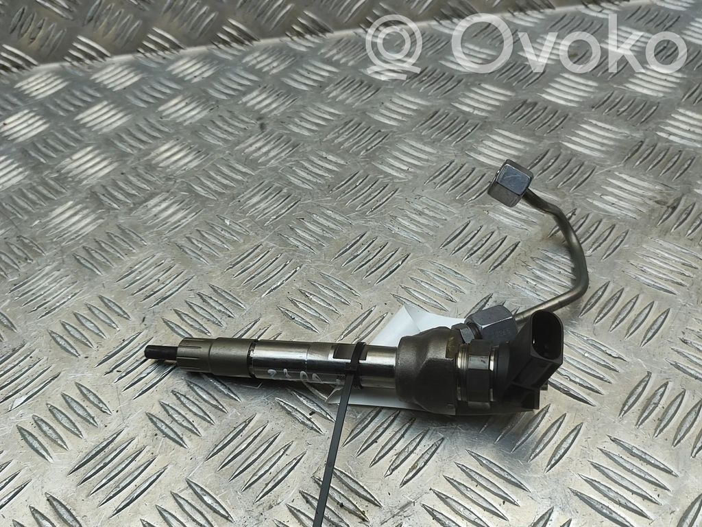 Inyector de combustible   8579236,0445111009