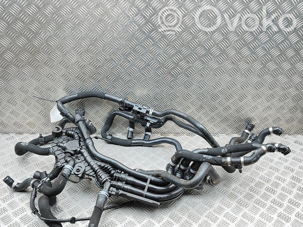 Audi Q6 e-tron Tubo flessibile del liquido di raffreddamento del motore 