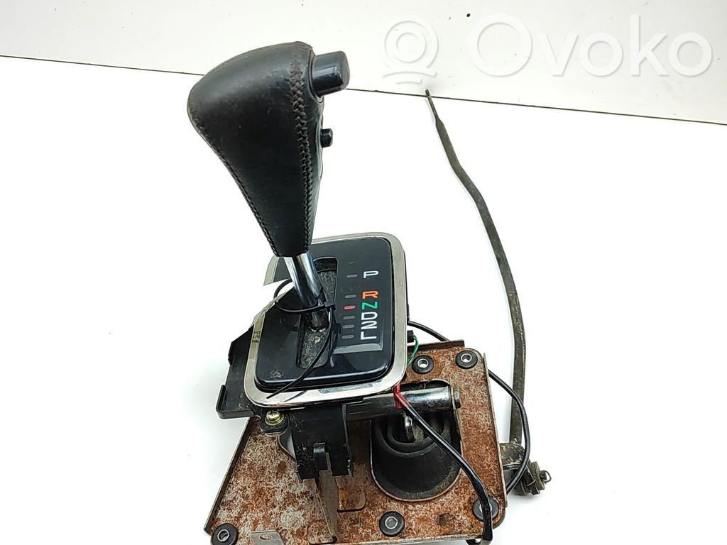 Toyota Land Cruiser (J100) Lewarek zmiany biegów / górny 