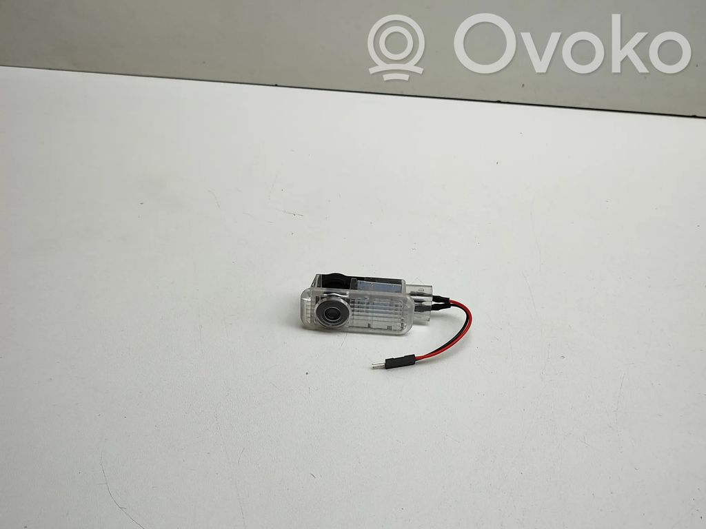 Audi TT TTS RS Mk3 8S Etuoven sisävalo 