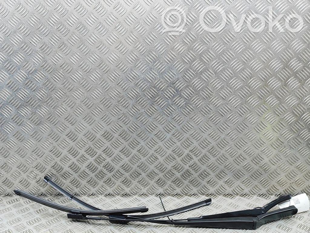 Volkswagen Golf VIII Wycieraczka szyby przedniej / czołowej 