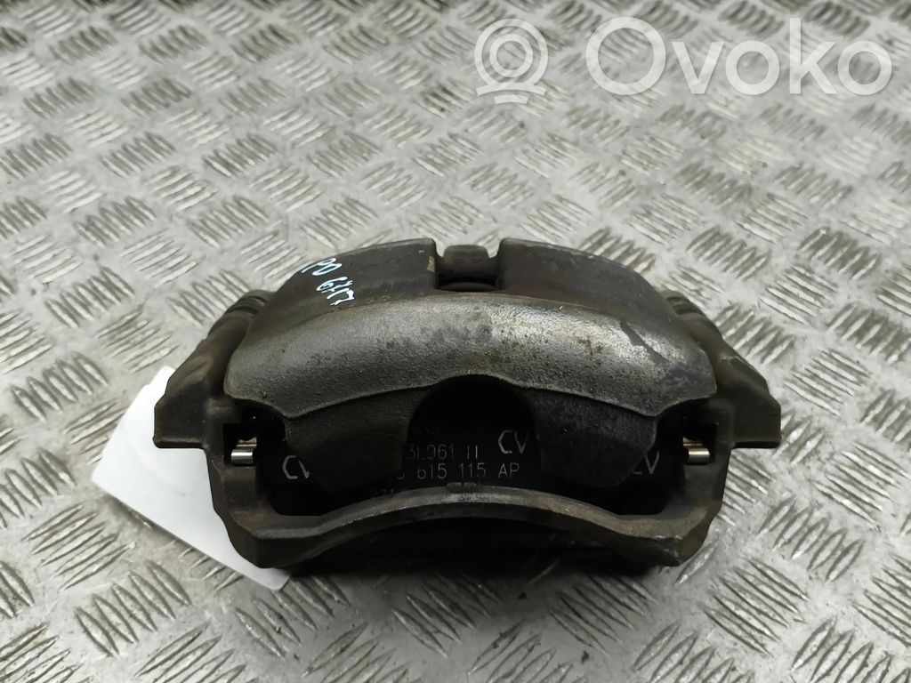 Audi Q3 F3 Zacisk hamulcowy przedni