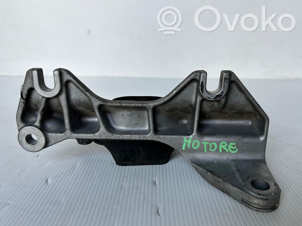 Engine mounting bracket   8200805809,8200805809,K9KJ8