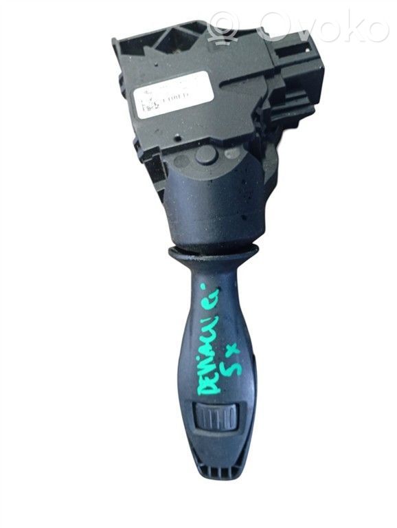 Ford Fiesta Commodo, commande essuie-glace/phare 