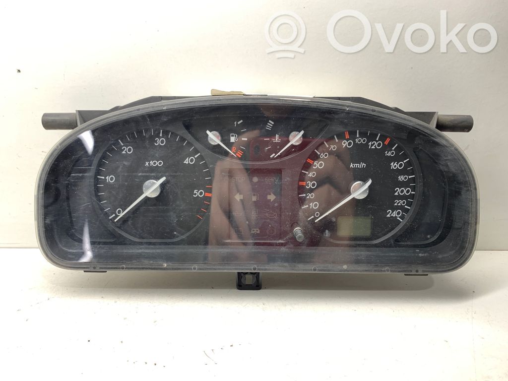 Renault Laguna II Speedometer (instrument cluster) 