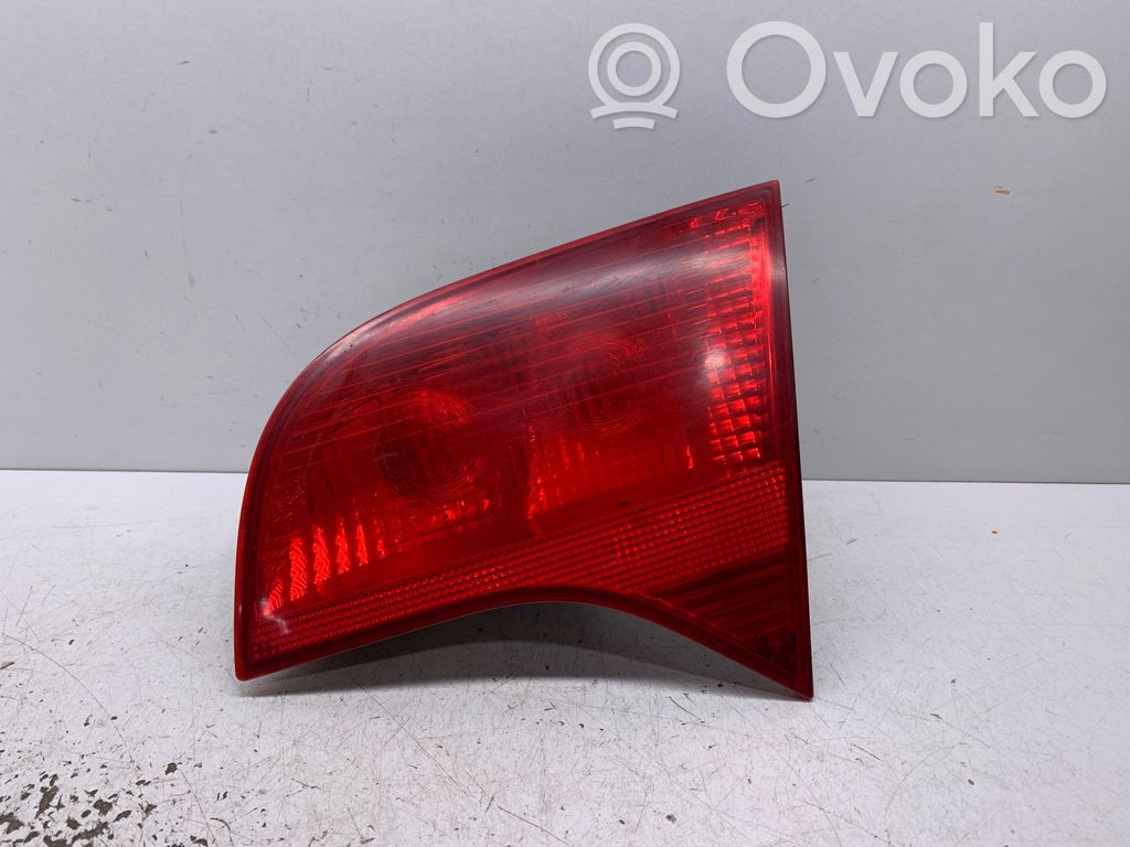 Audi A4 S4 B7 8E 8H Lampy tylnej klapy bagażnika 