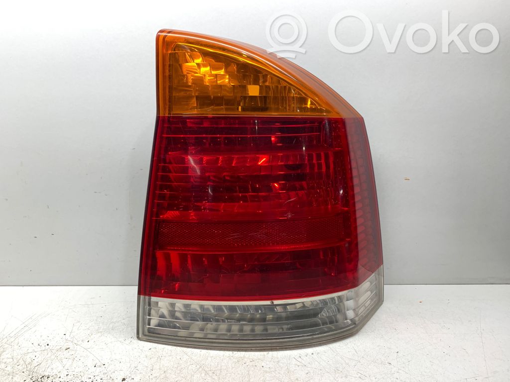 Opel Vectra C Aizmugurējais lukturis virsbūvē 
